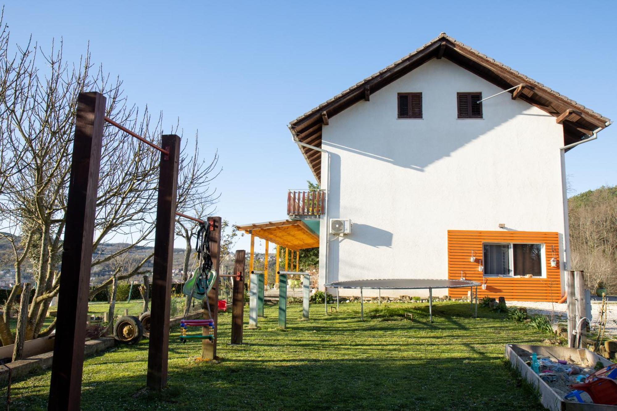 Farm Stay Synergia - Hiden Treasure พาซิน ภายนอก รูปภาพ